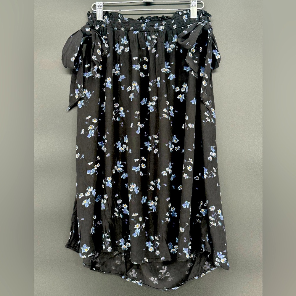 #89- American Eagle Outfitters Black and Blue Floral Midi‎ Skirt
